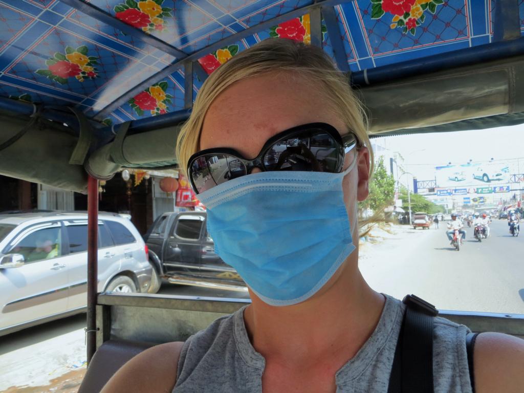 Nein, ich bin nicht krank. Das ist ganz normal in bei den dreckigen Strassen in Kambodscha