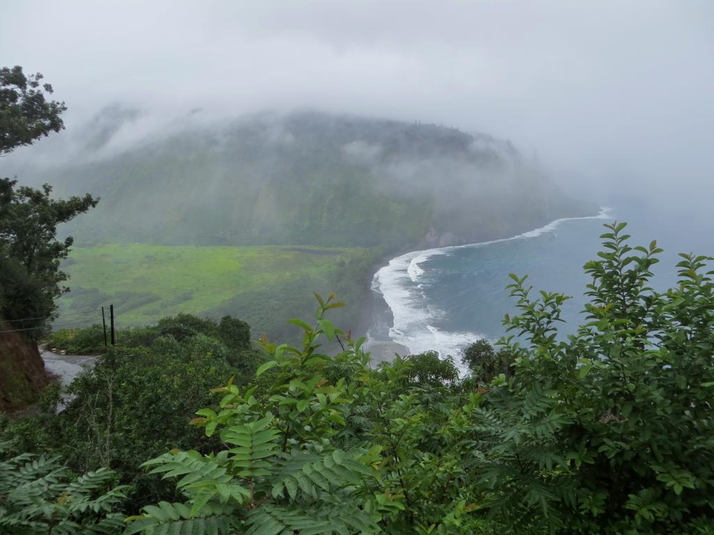 Der Waipi'o Valley Lookout im Regen