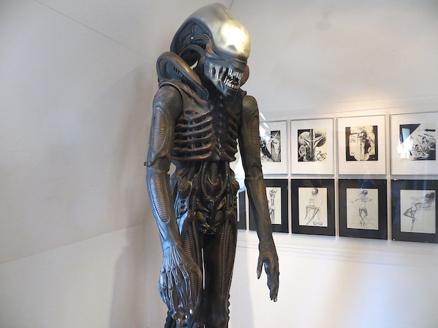 Alien von H.R. Gyger im Museum in GruyÃ¨res.