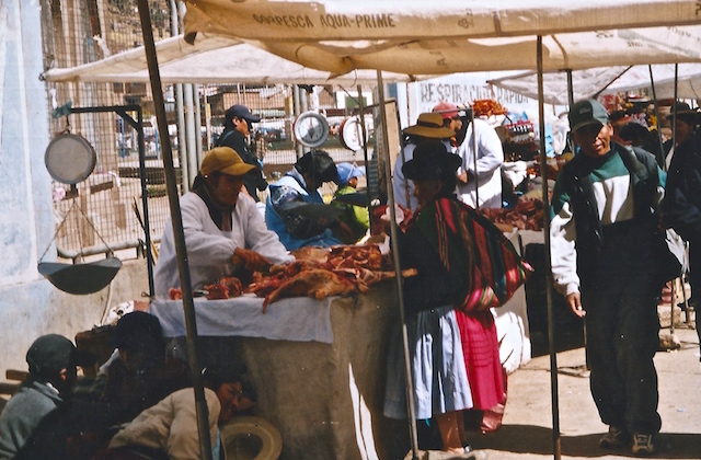 Mitten im Marktgeschehen in Bolivien.
