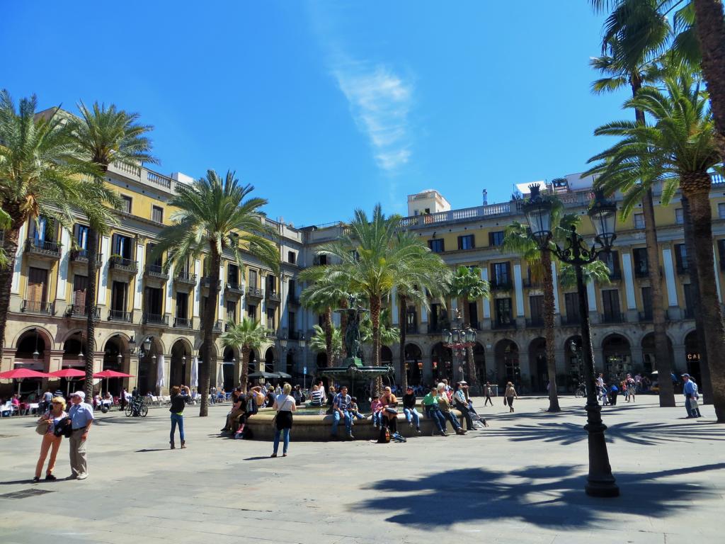 Die Plaça Reial in Barcelona, einer der schönsten Plätze der Stadt.